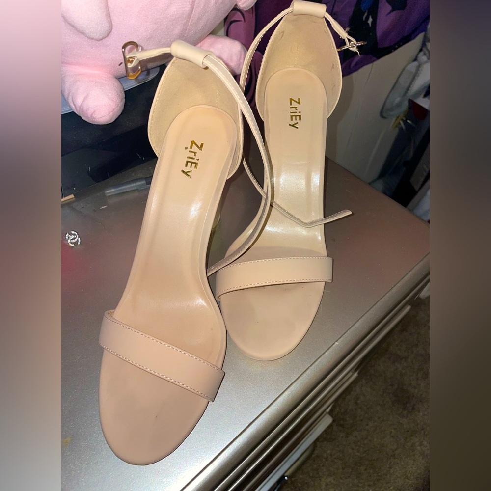 cute 6 in heels worn once 9.5